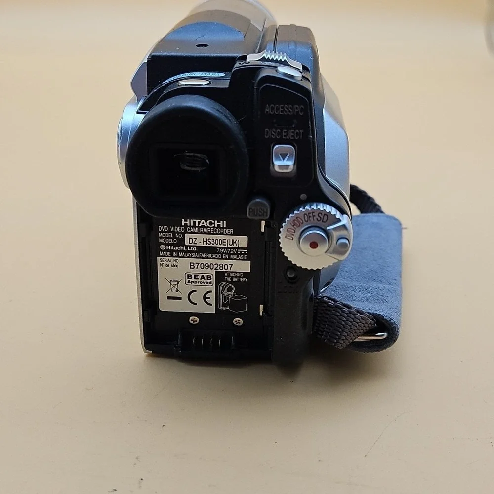 Hitachi DZ-HS300E DVD/HDD/SD Camcorder Video Camera UNTESTED AS IS FOR PARTS
